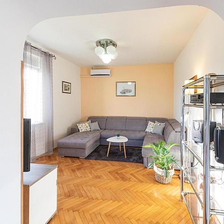 Lovely Apartment In Kastel Kambelovac With Wifi Kastela Ngoại thất bức ảnh