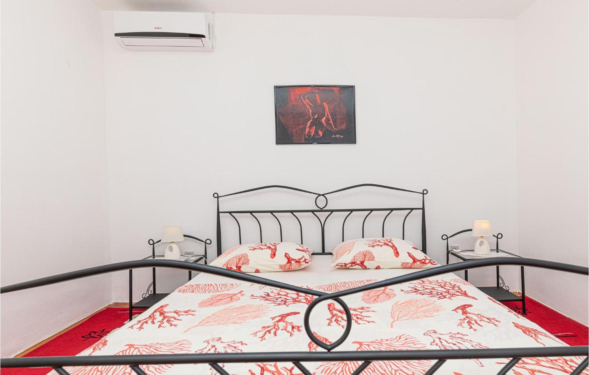 Lovely Apartment In Kastel Kambelovac With Wifi Kastela Ngoại thất bức ảnh