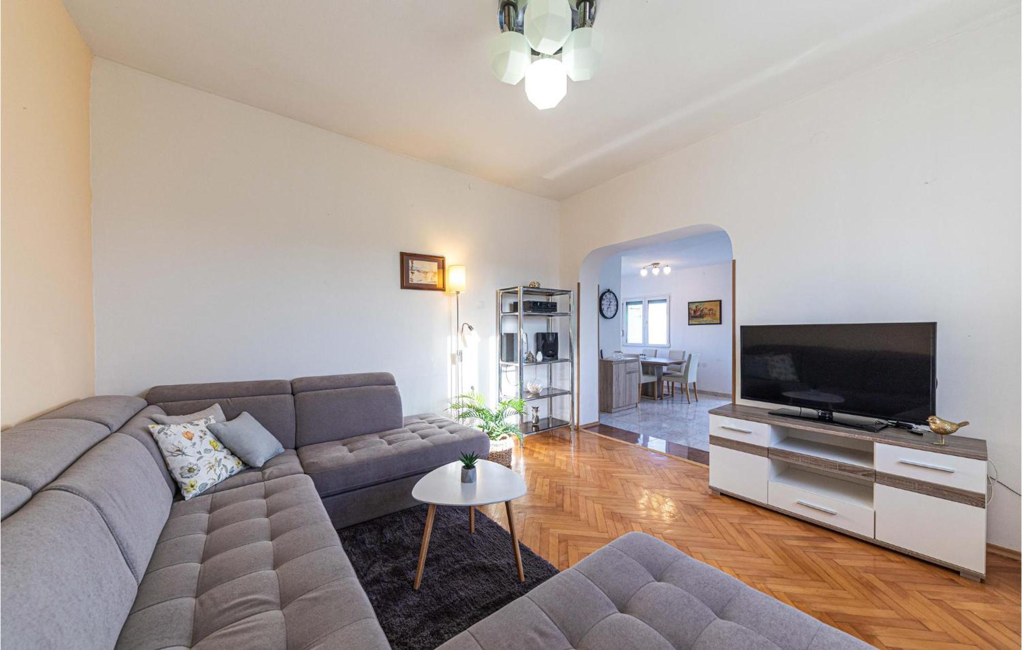 Lovely Apartment In Kastel Kambelovac With Wifi Kastela Ngoại thất bức ảnh