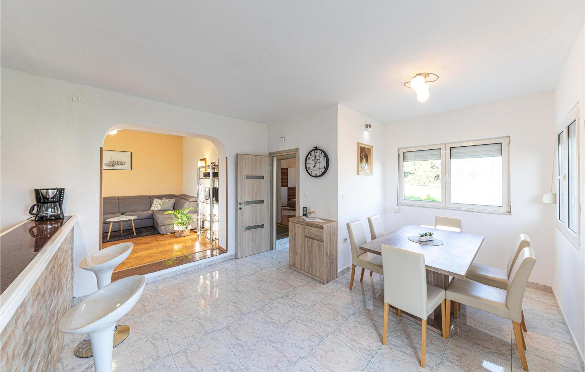 Lovely Apartment In Kastel Kambelovac With Wifi Kastela Ngoại thất bức ảnh
