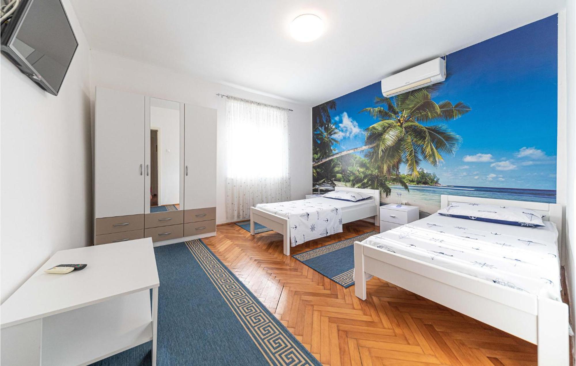 Lovely Apartment In Kastel Kambelovac With Wifi Kastela Ngoại thất bức ảnh