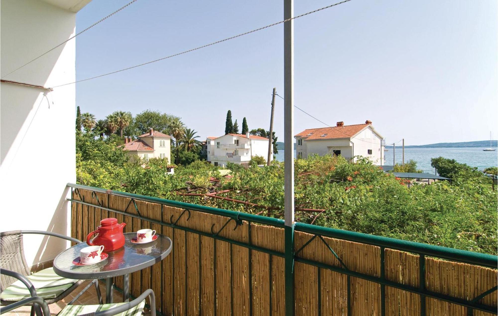 Lovely Apartment In Kastel Kambelovac With Wifi Kastela Ngoại thất bức ảnh