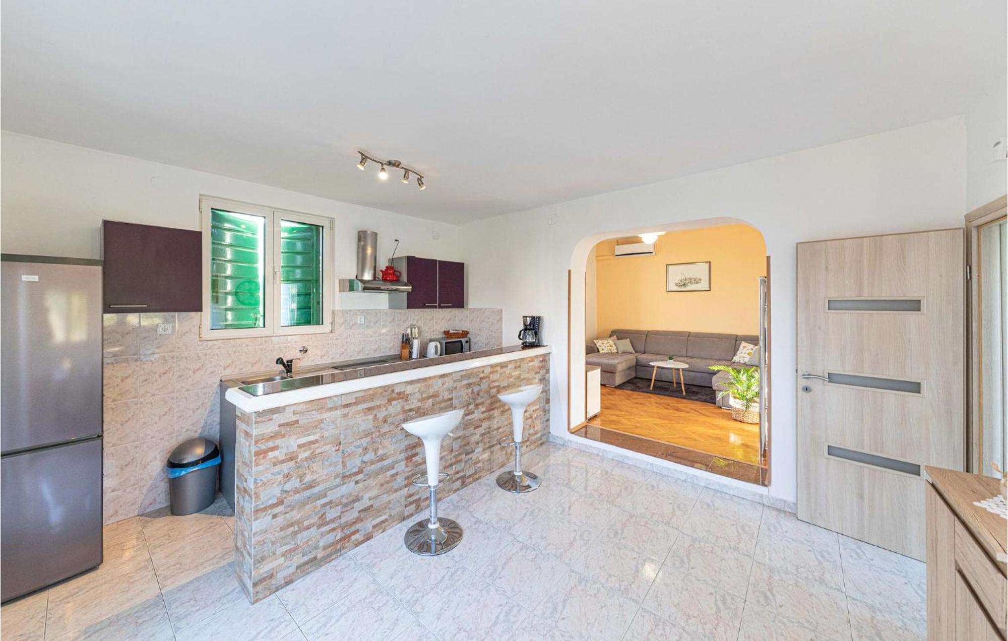 Lovely Apartment In Kastel Kambelovac With Wifi Kastela Ngoại thất bức ảnh