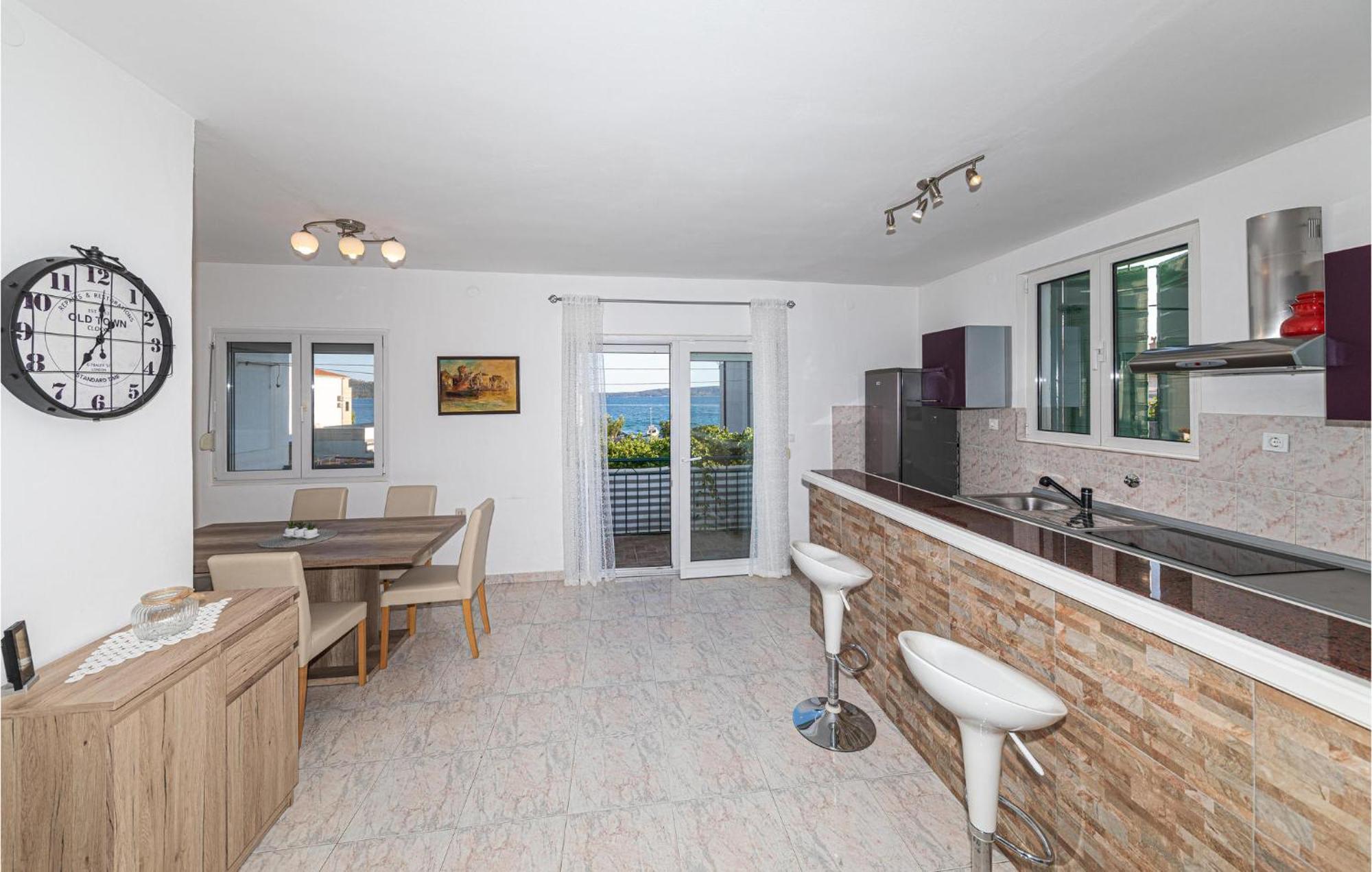 Lovely Apartment In Kastel Kambelovac With Wifi Kastela Ngoại thất bức ảnh