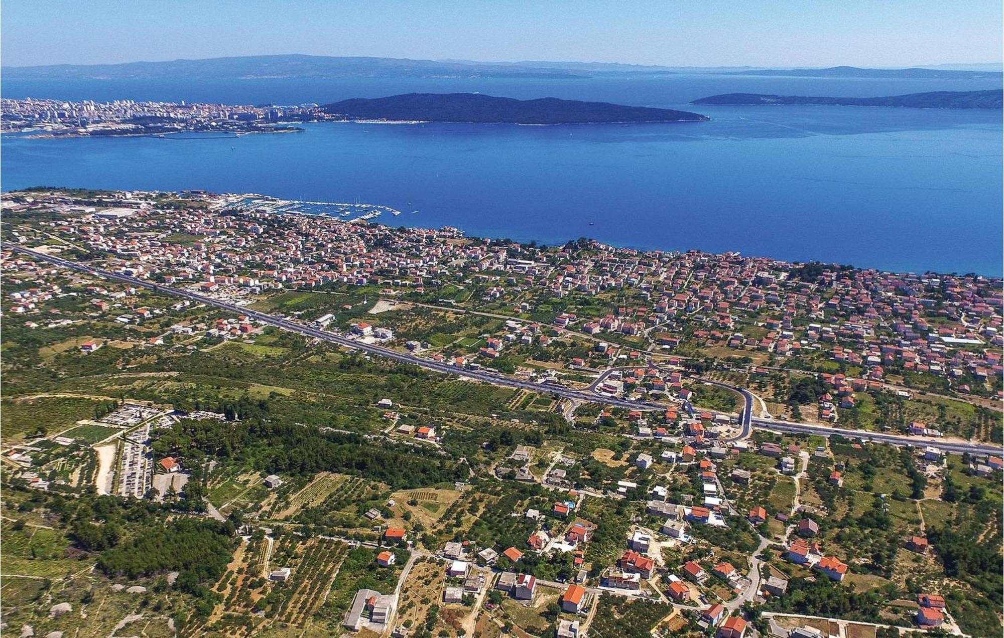 Lovely Apartment In Kastel Kambelovac With Wifi Kastela Ngoại thất bức ảnh
