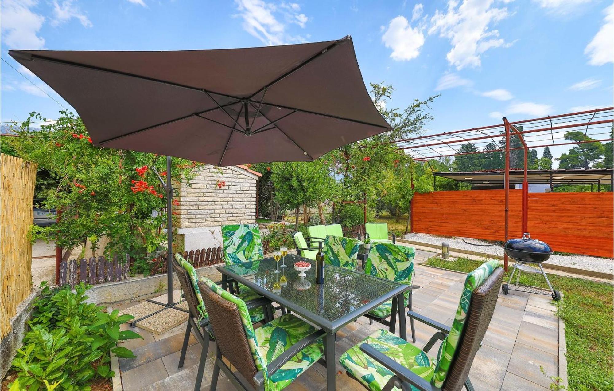 Lovely Apartment In Kastel Kambelovac With Wifi Kastela Ngoại thất bức ảnh