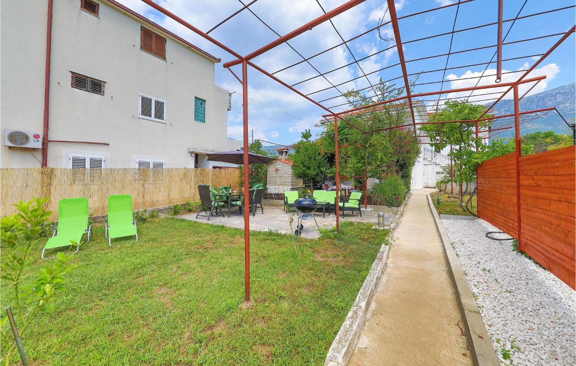 Lovely Apartment In Kastel Kambelovac With Wifi Kastela Ngoại thất bức ảnh